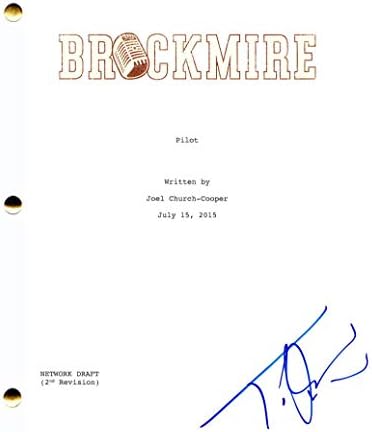 טירל ג'קסון וויליאמס חתום על חתימה ברוקמיר תסריט טייס מלא - בכיכובו של אמנדה פיט, האנק אזריה, ג'יי.ק סימונס, חולדות מעבדת דיסני, מכנסיים על האש